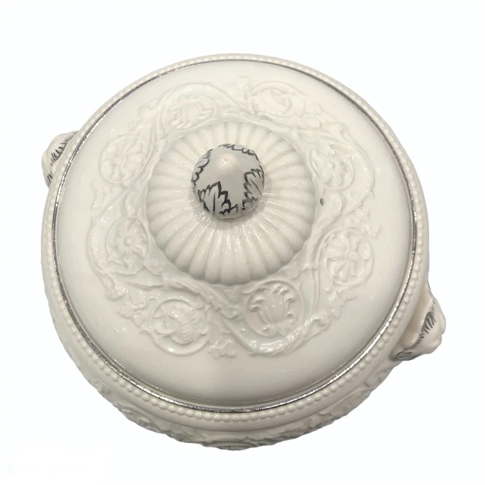 VINTAGE WEDGWOOD ETRURIA ENGLAND COVERED PATRICIAN SHAPE TUREEN